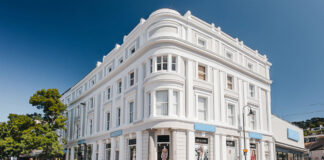 AIS members attend royal reception AIS members attend royal reception